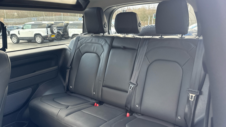 Land Rover Defender 3.0 D250 HSE 90 3dr Auto Diesel Estate